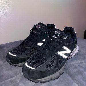 Black New Balance 990v4